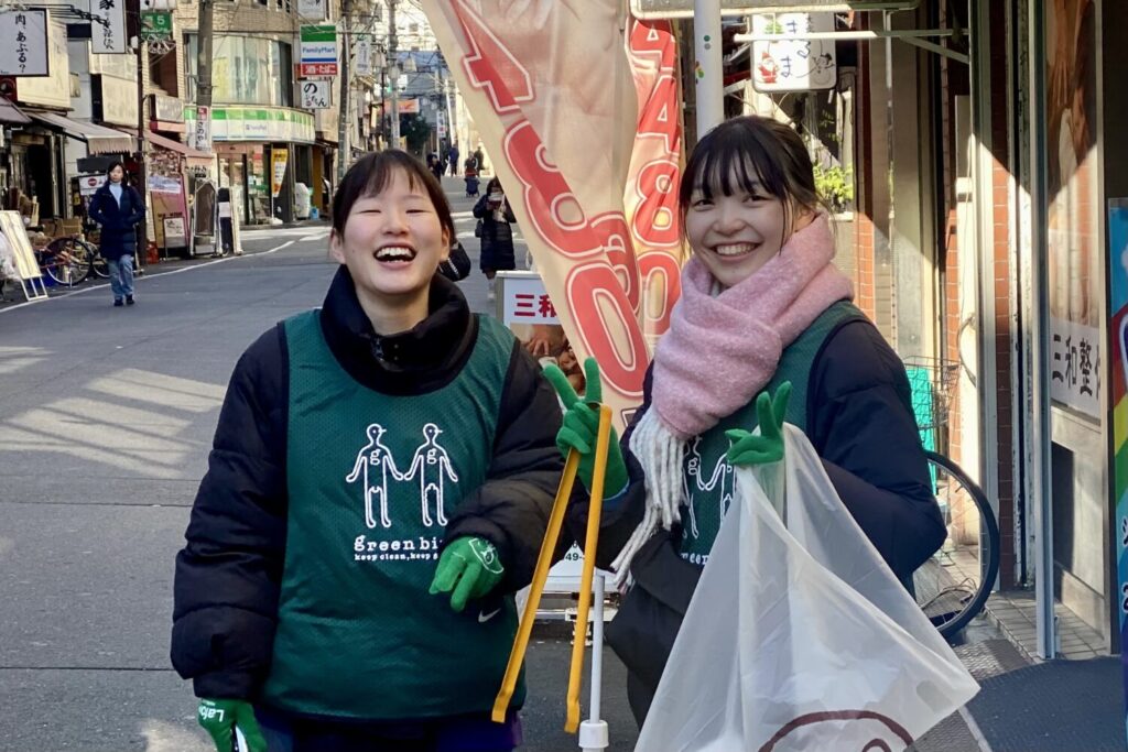 学生の方々も定期的に参加してくれます